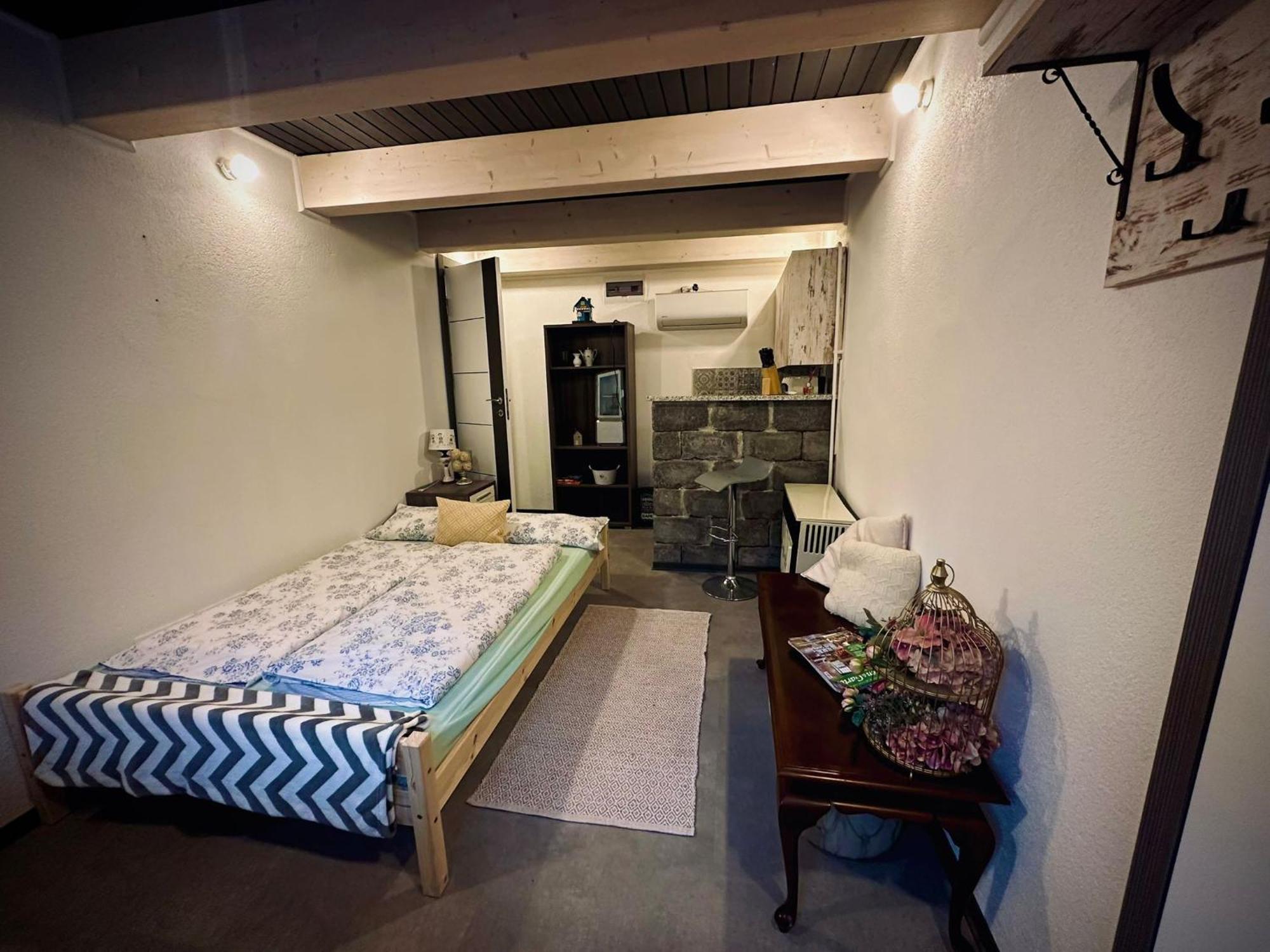 Guszti 2 Apartman Pécs Esterno foto